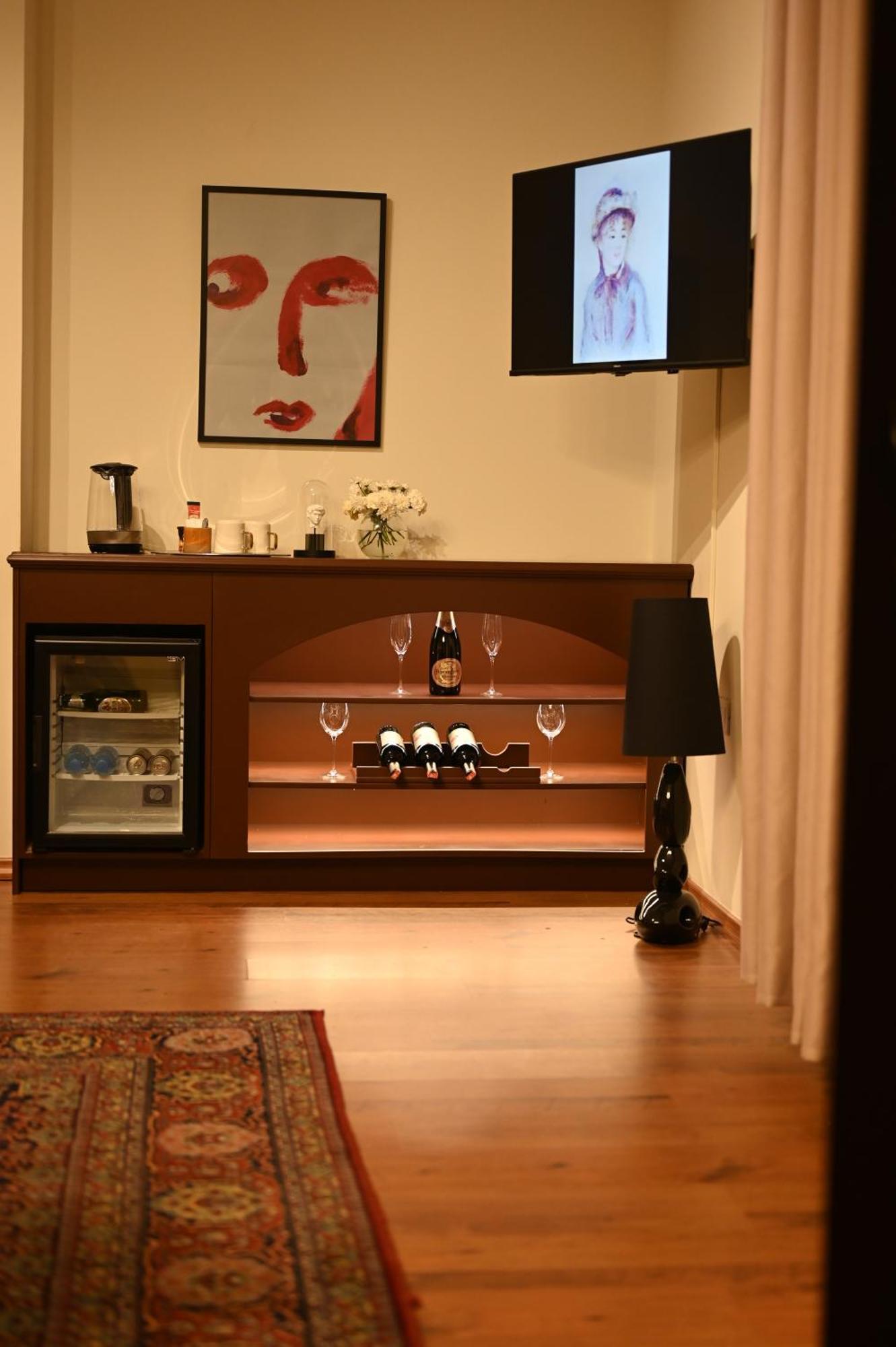 Niche Boutique Hotel Тирана Экстерьер фото