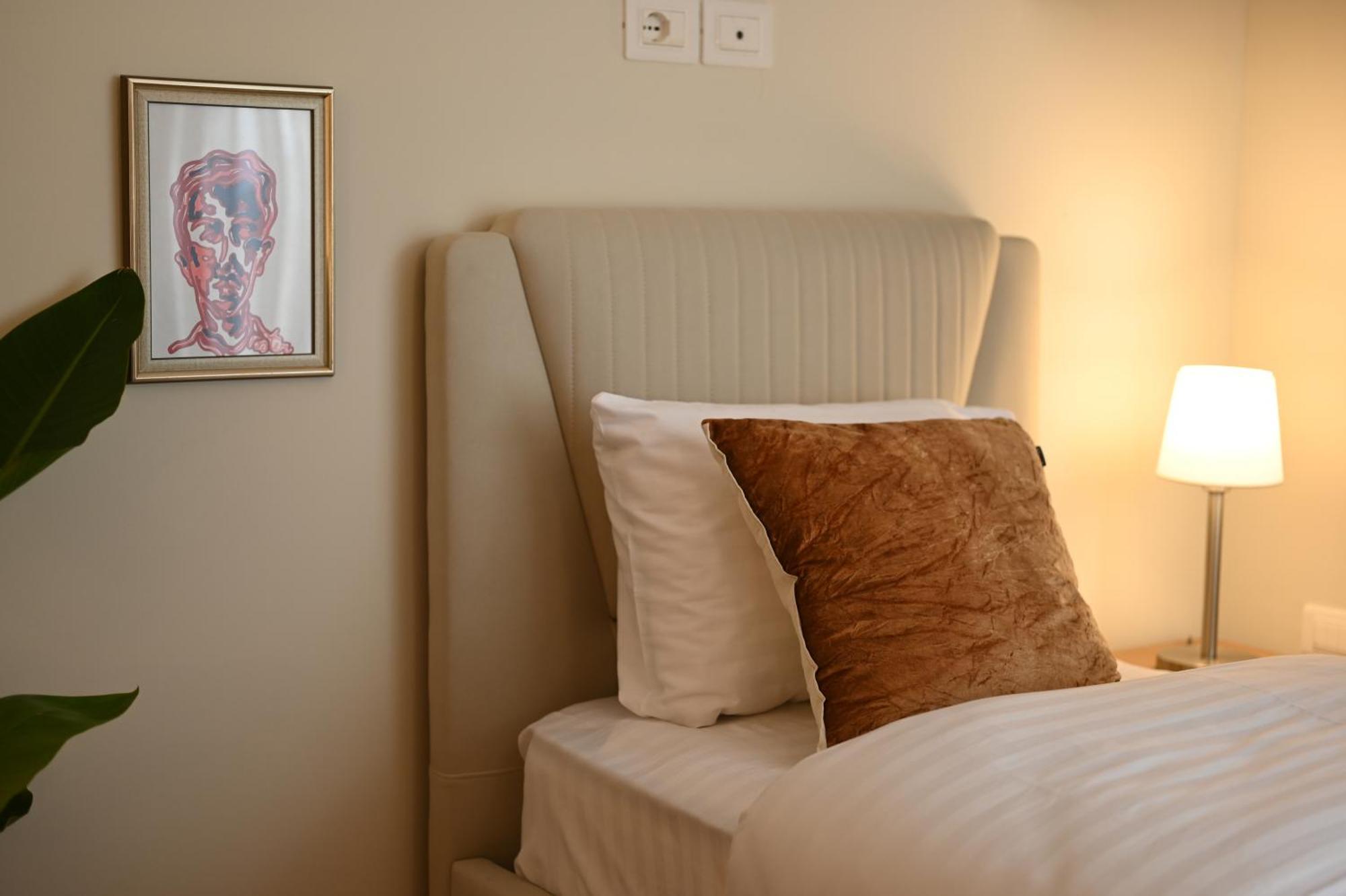 Niche Boutique Hotel Тирана Экстерьер фото
